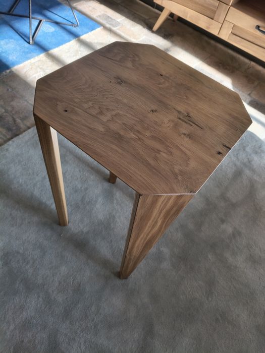 Скрин , тип TV , изцяло масив , дъб.