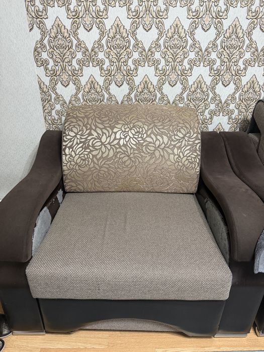 Диван с креслой для гостиной