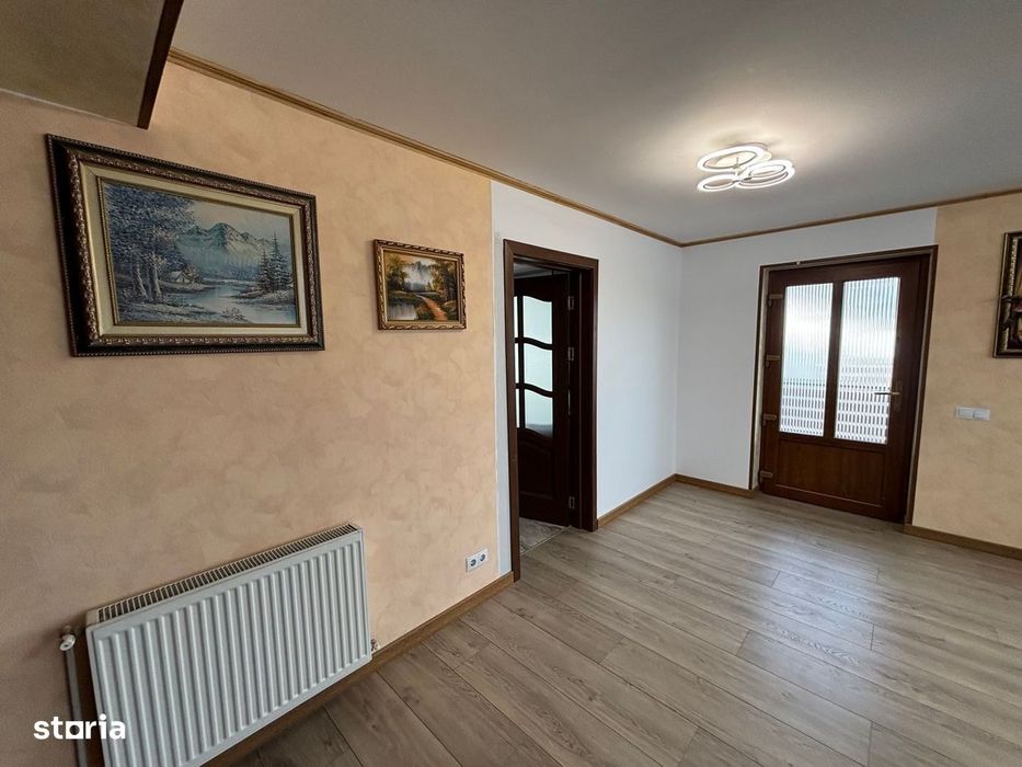 Casă 5 camere recent renovată, 220 mp utili, curte 426 mp