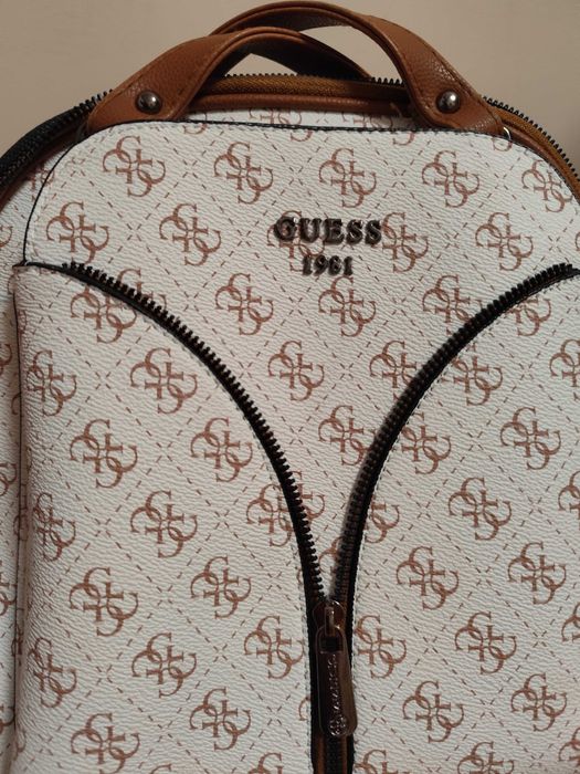 Нова дамска раница - чанта