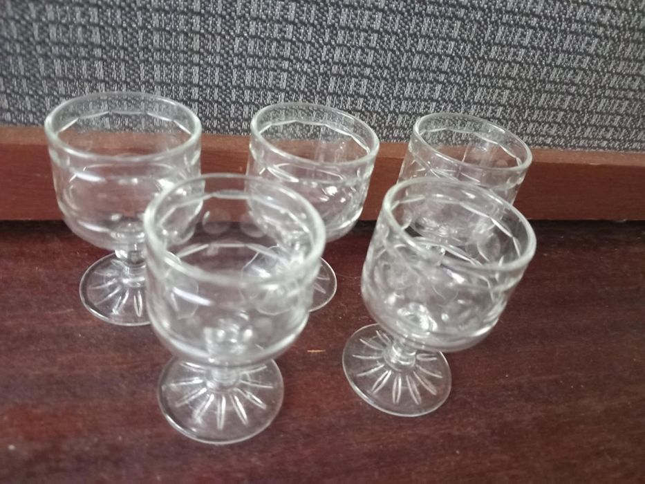 Кристални чаши, два панера за хляб, преса за сладки