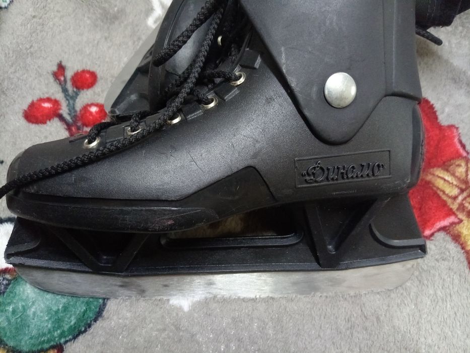 Продам коньки универсальные