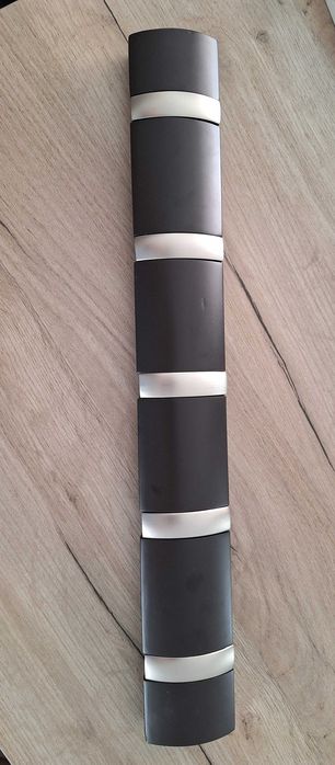 Cuier maro/ argintiu din lemn 51×6 cm