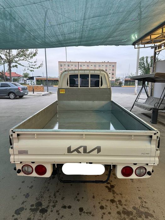 Kia bongo сотилади