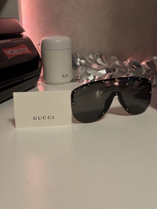 Vand ochelarii Gucci