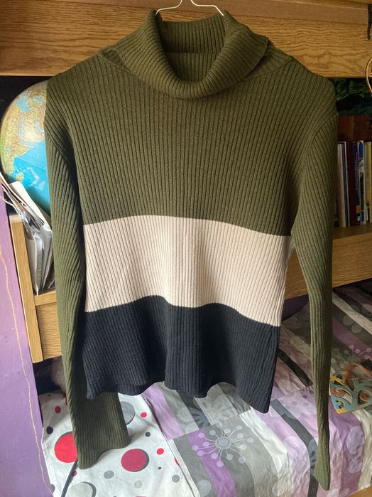 Дамски пуловер с поло