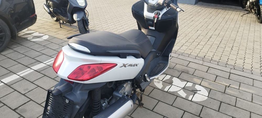 Yamaha X Max 125 Benelli TRK 502X