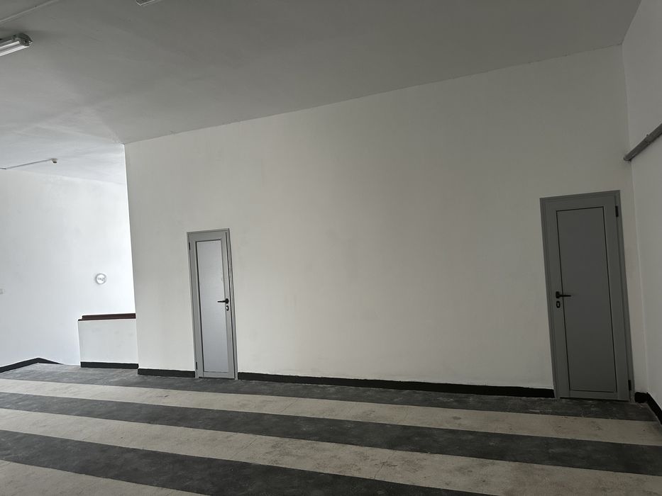 Дава се под наем Офис в Пловдив, Гагарин - 250 кв.м за 816 € - Снимка #6