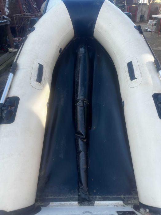 barca gomflabila yamaha 265 s si motor suzuki 2,5 cp