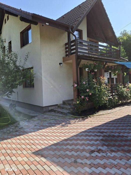 Casă Rustica într-o zonă superbă "Dambul Morii"