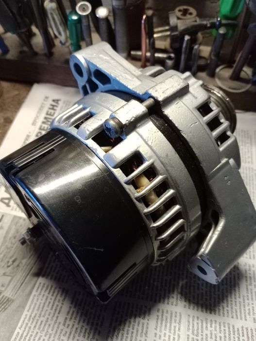 Продам генератор Audi мотор 2,3