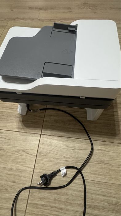 Продам принтер HP Laser MFP 137fnw