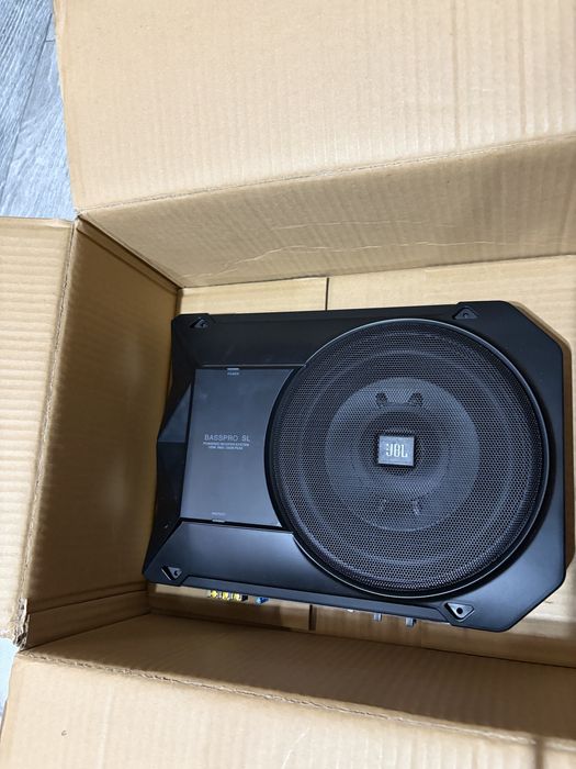 Продам сабвуфер JBL