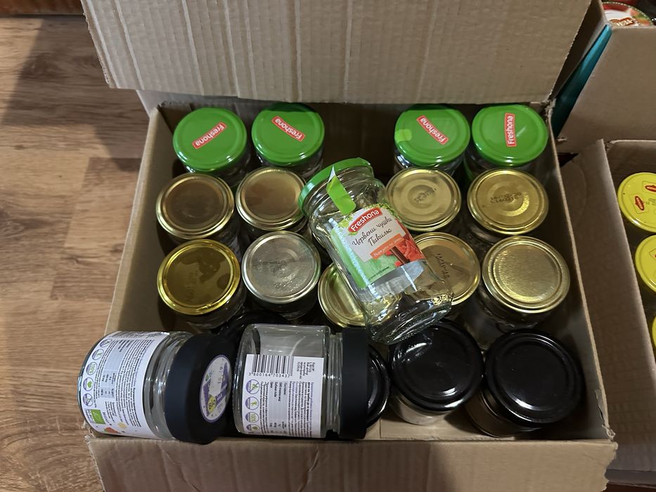 Буркани с винт и капак различни видове от 0.250 до 0,500