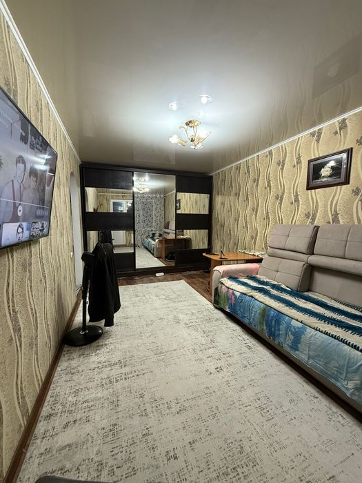 Продам 1 комн. Район 8 Школа.