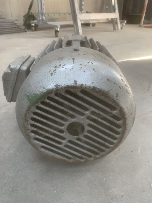 Motor trei fazic