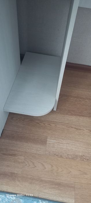 Шкаф-стол                  .