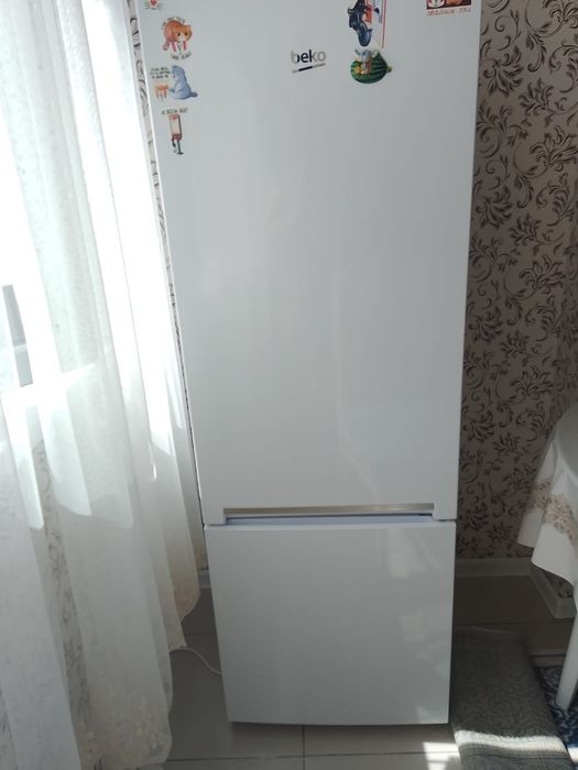 Продам в хорошем и в рабочем состоянии холодильник Веко за 60 000!