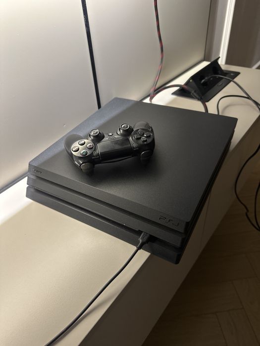 Ps4 pro отличное состоение дам с играми