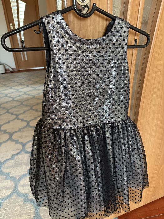 Продам платье на девочку черное платье