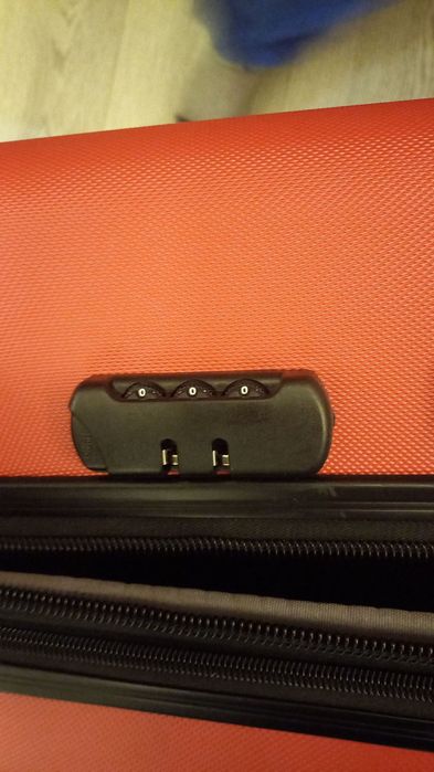 СРОЧНО  продается Чемодан.