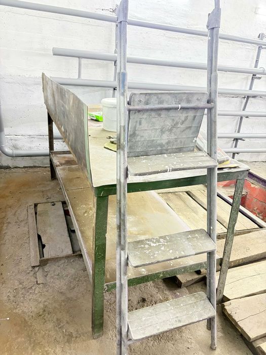 Продам стол железный!