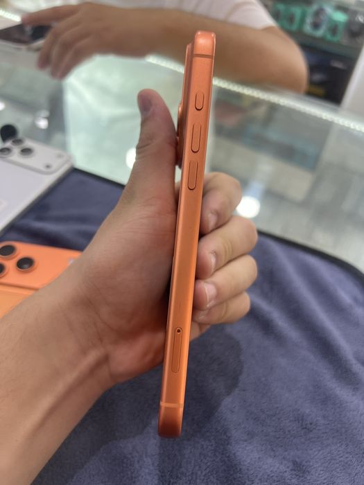 Iphone 17 pro max ORANGE