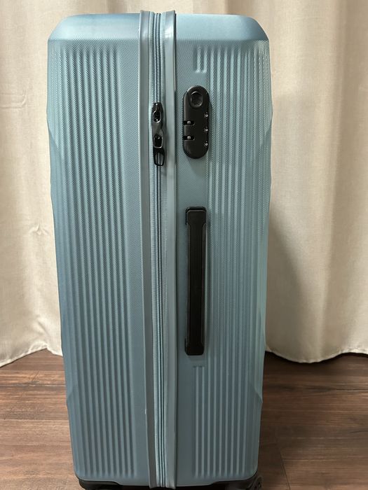 Куфар твърд голям, нов