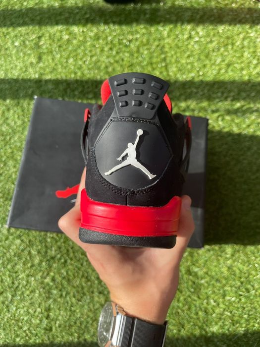 Jordan 4 Thunder
