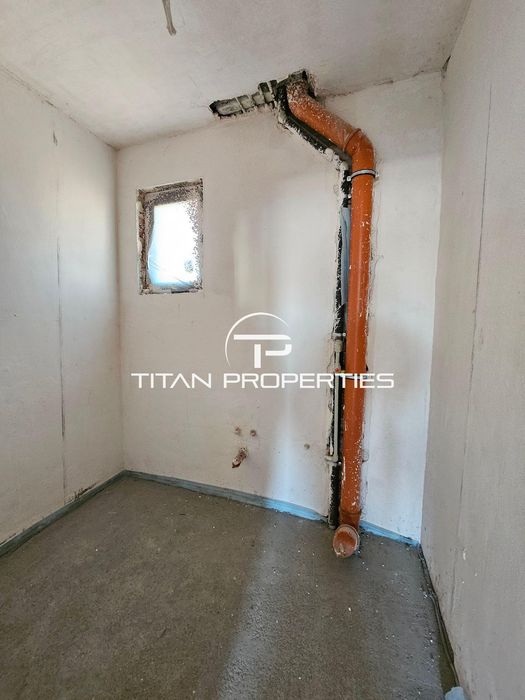 Двустаен апартамент в района на Коматевски възел