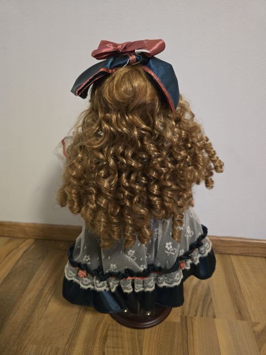 Порцеланова кукла закупена от Виена