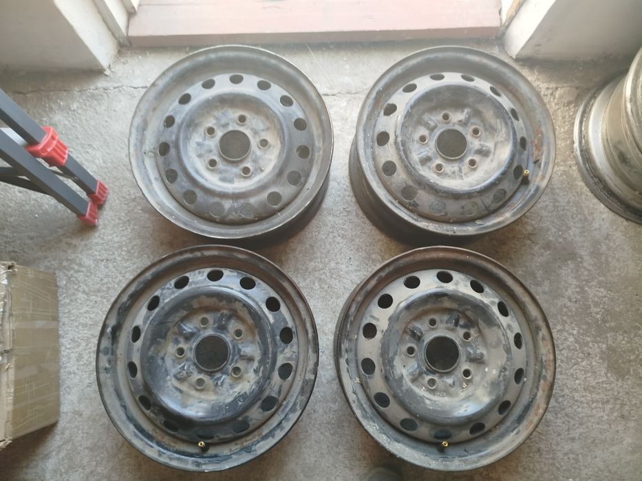 Запчасти детали на  Ауди 80 б3