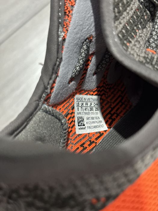 Adidas Yeezy Boost 350 V2 Carbon Beluga – Noi, în cutie