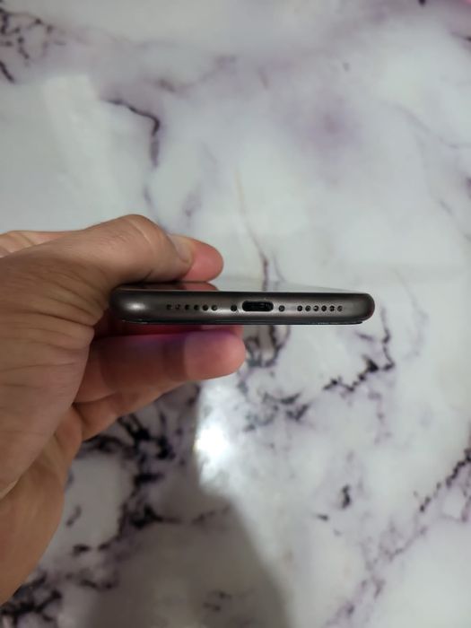 Продам айфон 11 64 гигов