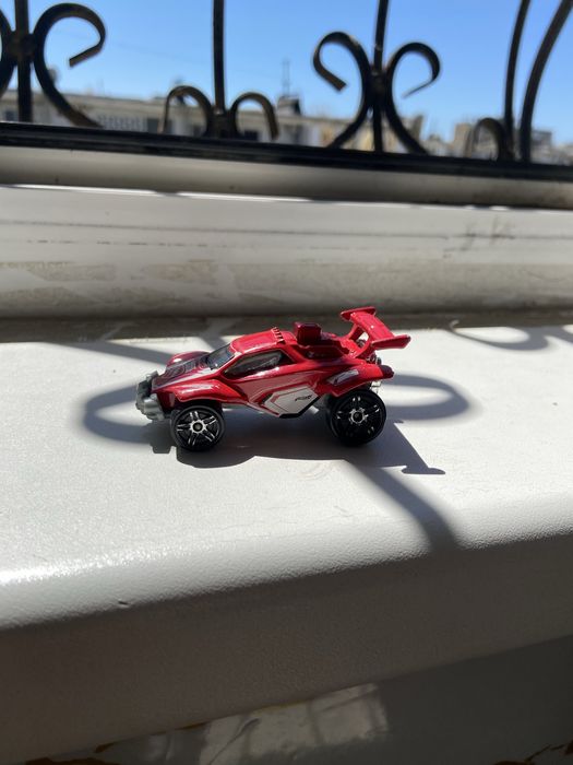 Машинка hotweels