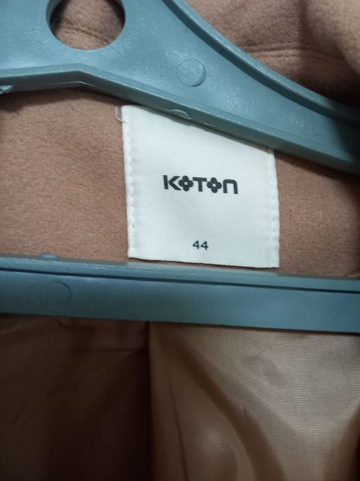 Пальто весеннее, в отличном состоянии.