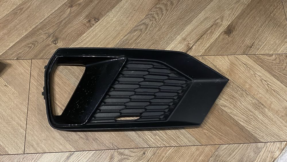 Дясна решетка от предната броня на Audi A7 C8 S-line