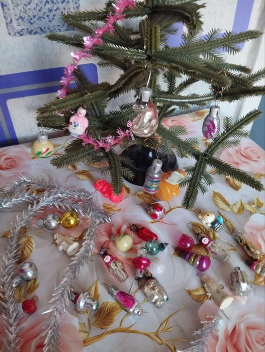 Продам игрушки, гирлянды и елку СССР
