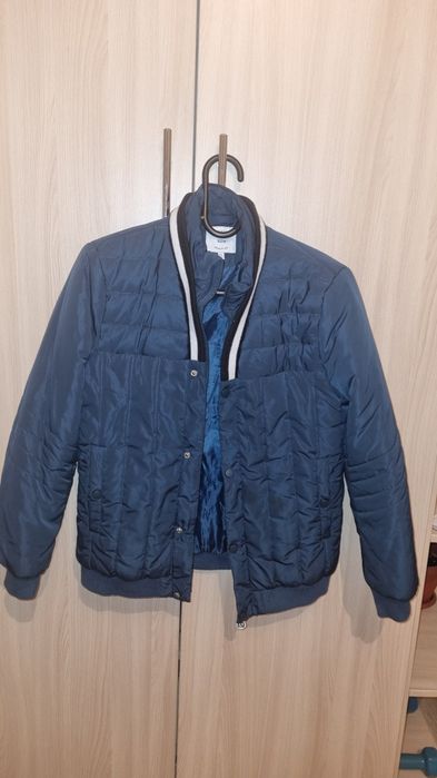 Продаю весеннию куртку на 12 лет