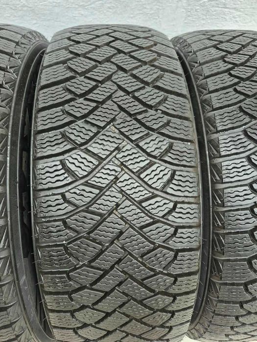 215/60R17 Maxxis
