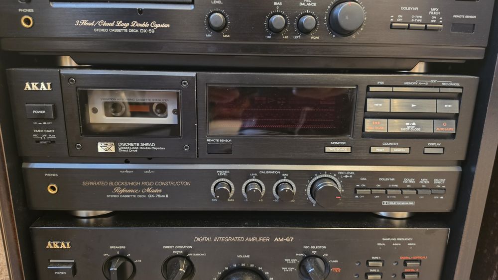 linie audio AKAI