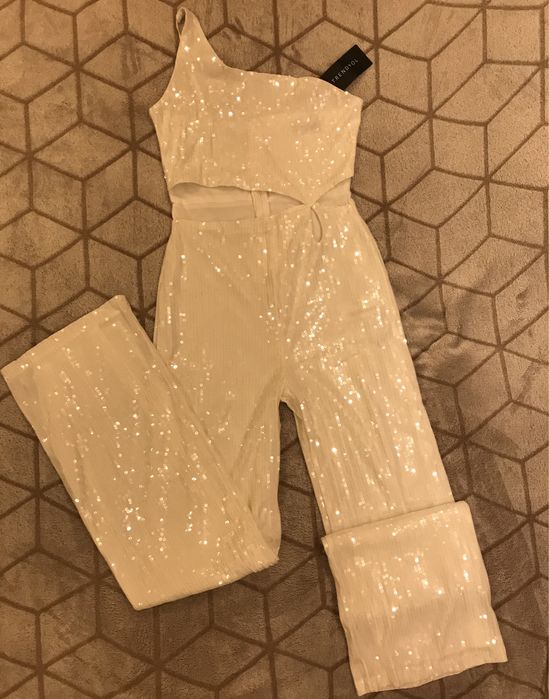 Елегантен, дълъг гащеризон