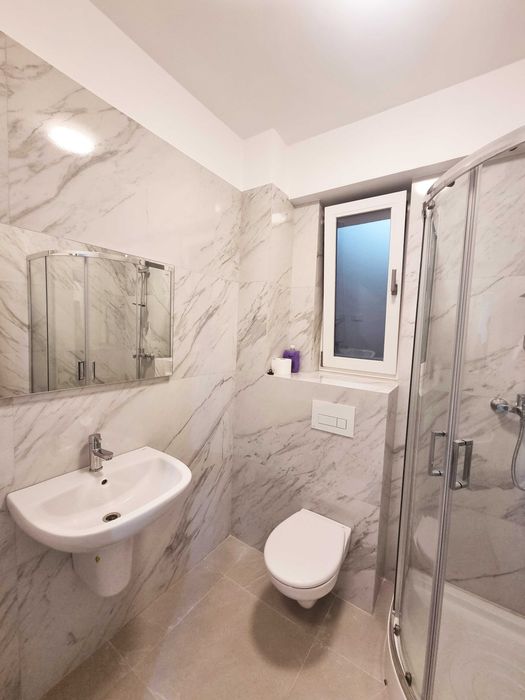Vand apartament 2 camere in cartierul Visoianu, in acelasi bloc cu supermaket-ul TLT