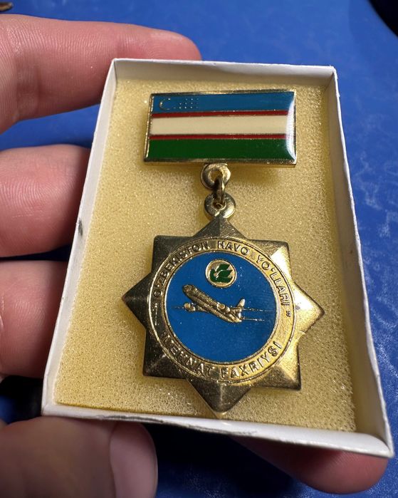 Нагрудные Значки Узбекистана 1991 и Олимпиада