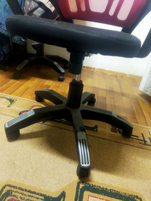 Продам офисные стулья