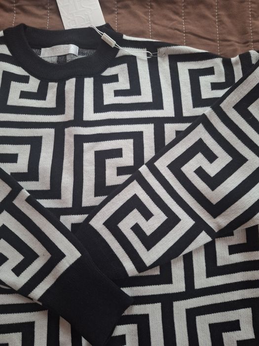 Дамски пуловер нов за 25лв