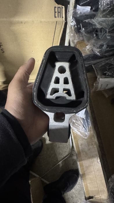 Подушка двигателя BYD