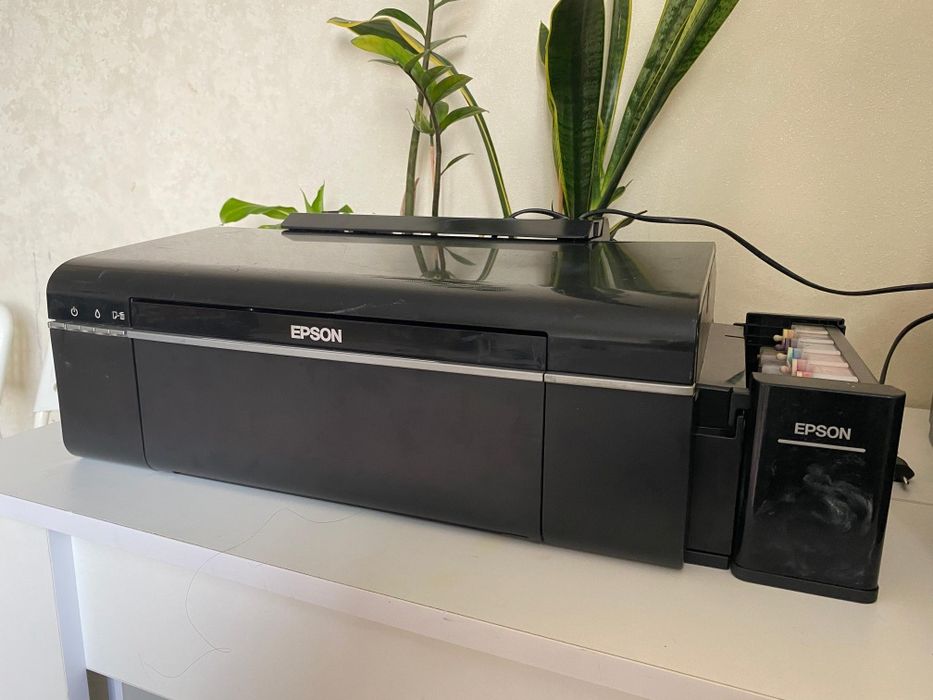 Продам рабочий принтер Epson l 805.