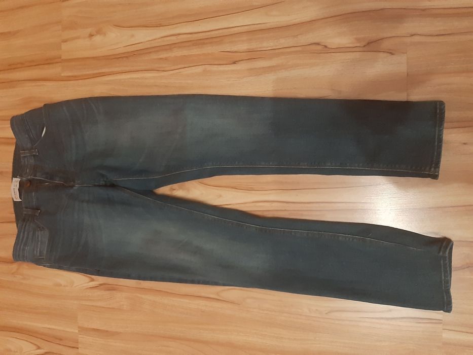 Продавам мъжки дънки Pull&Bear