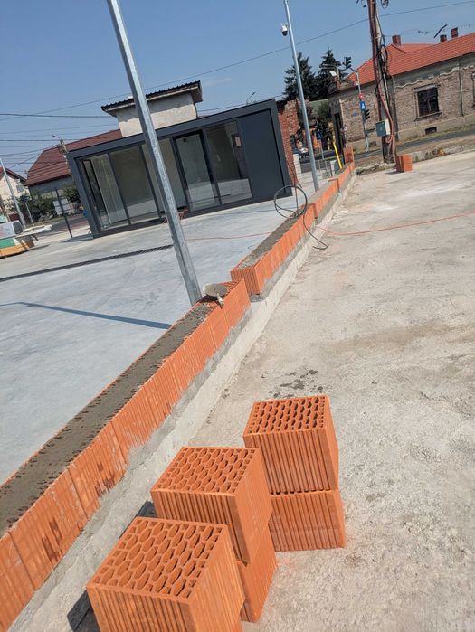 Execut lucrări interioare și exterioare